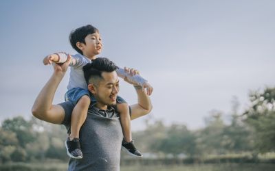 Photo of a father holding his son on his shoulders to illustrate the article Biblical Fatherhood