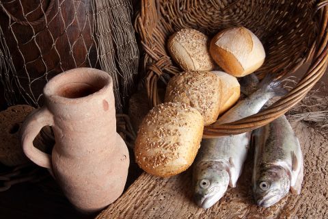 Graphic of loaves and fish to illustrate the article 